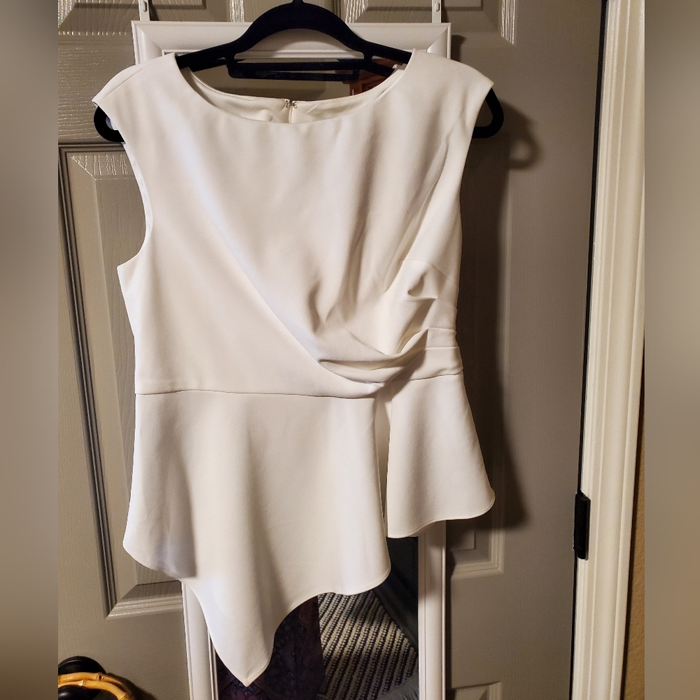 ASYMETRICAL SLEEVELESS PEPLIN BLOUSE